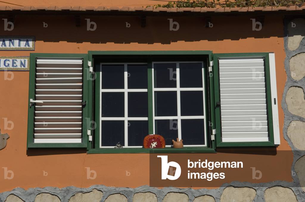 Spain, Canary Islands, Island of La Gomera, Valle Gran Rey, Pottery shop with shuttered window, El Cercado (photo)
