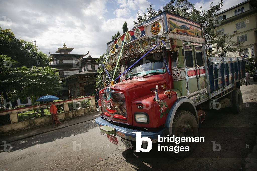 Buddhist Temple  and Truck (photo)