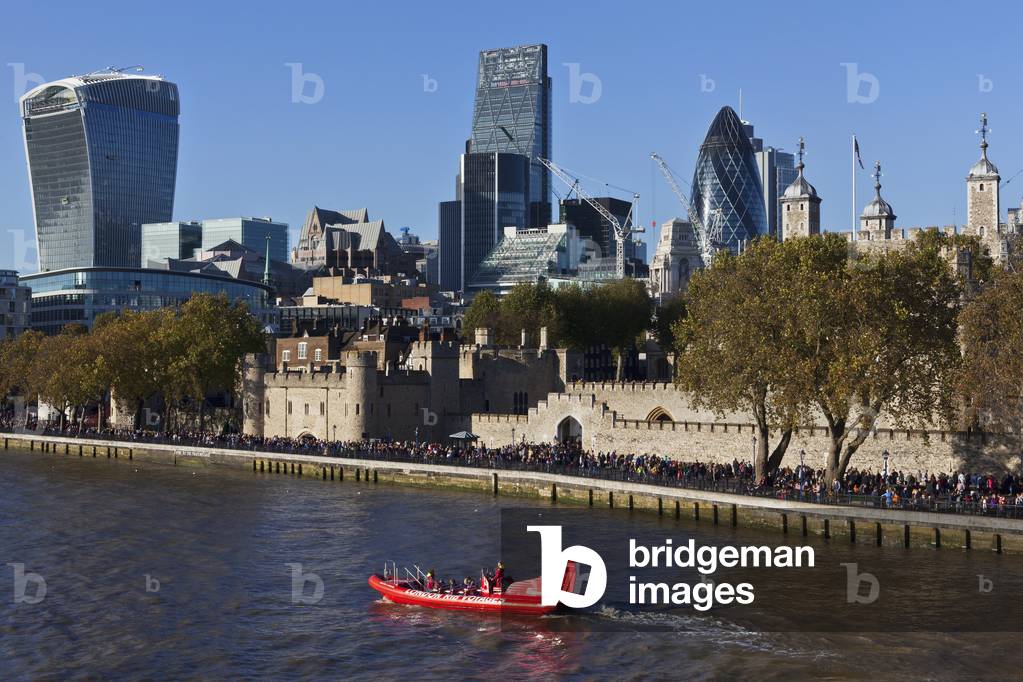Rib boat on the River Thames in front of the Tower of London and the buildings of the City of London, the financial district, London, England, UK  (photo)
