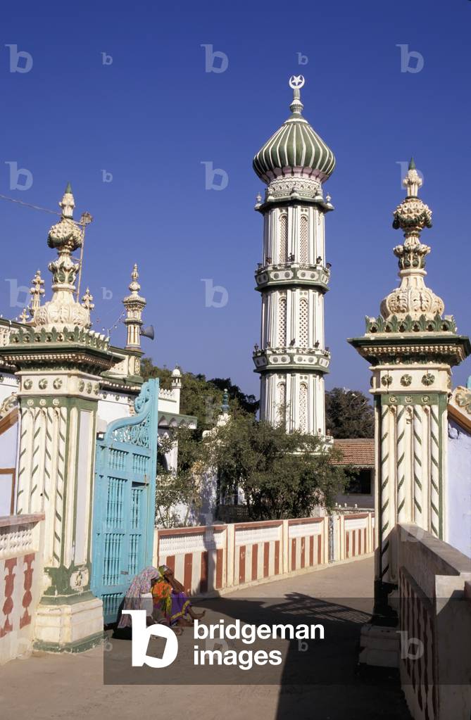 Al Dag-E-Makhdumi Mosque Rann of Kutch, Mandvi, India (photo)