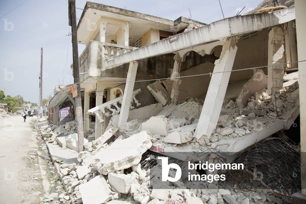 Ruins of a Building after the Haitian Earthquake, Port-Au-Prince, Haiti (photo)