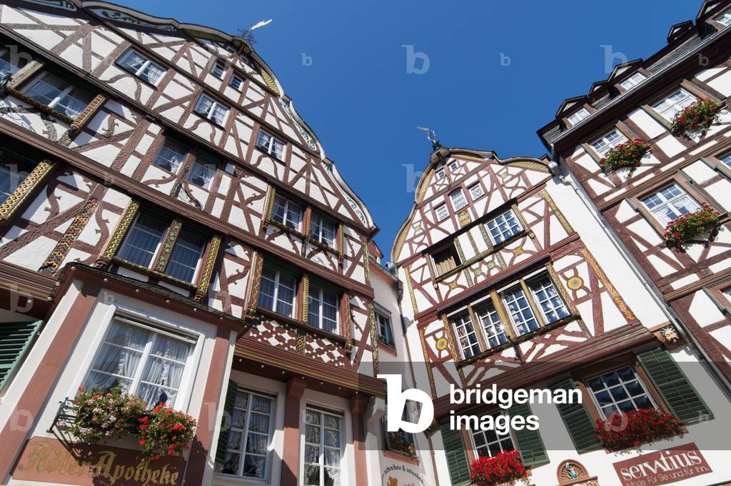 Half-timbered buildings in a marketplace, Bernkastel-Kues, Rhineland-Palatinate, Germany (photo)