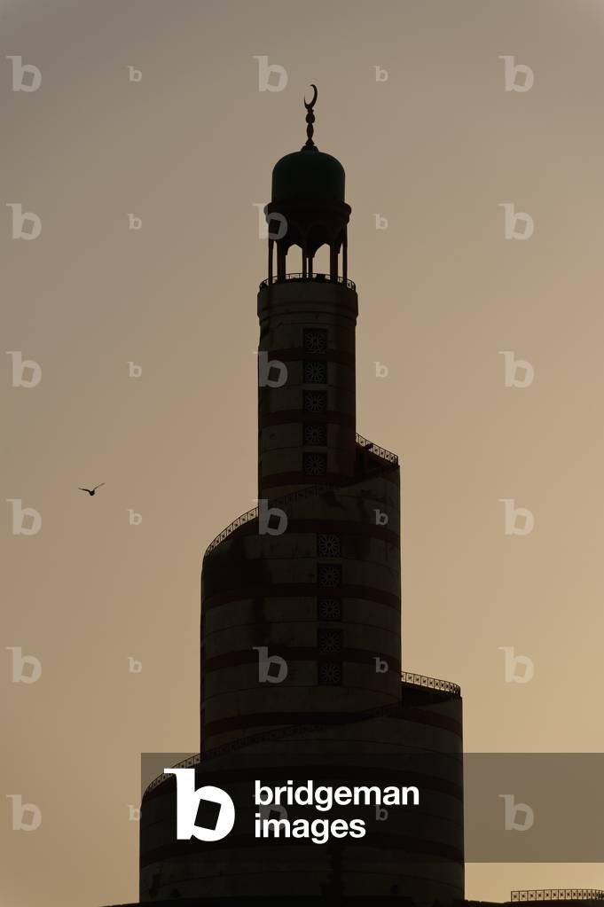 Qatar, Qatar Islamic Culture Center and mosque (Fanar) at dusk, Doha (photo)