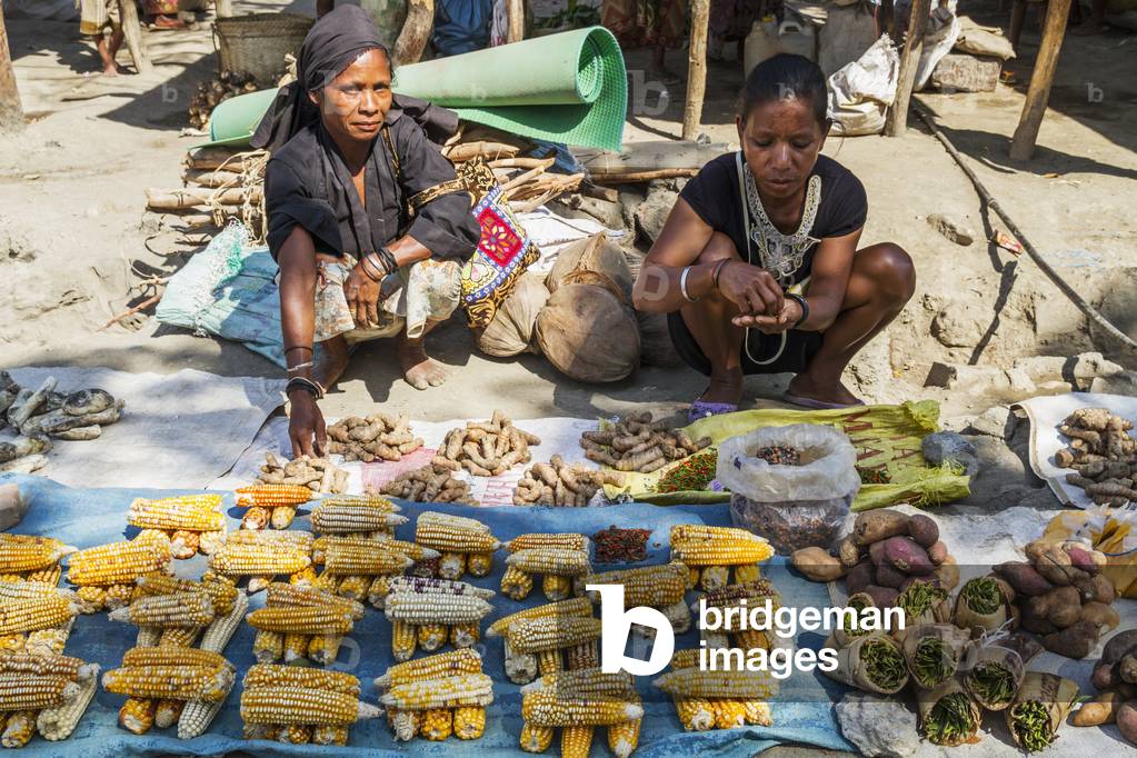 Women selling vegetables, Manatuto, East Timor (photo)