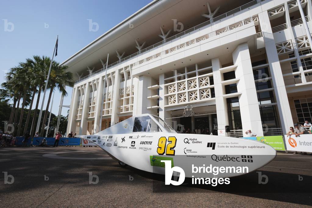 Solar car preparing to depart, Darwin, Australia (photo)