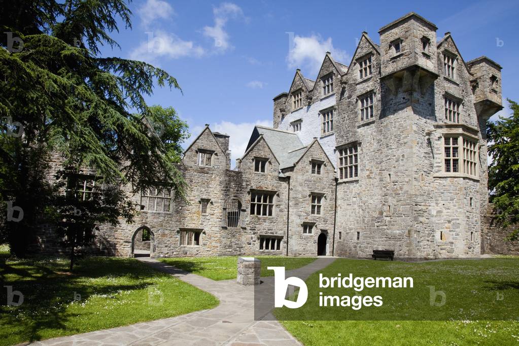 Historic Donegal Castle; Donegal Town, County Donegal, Ireland (photo)