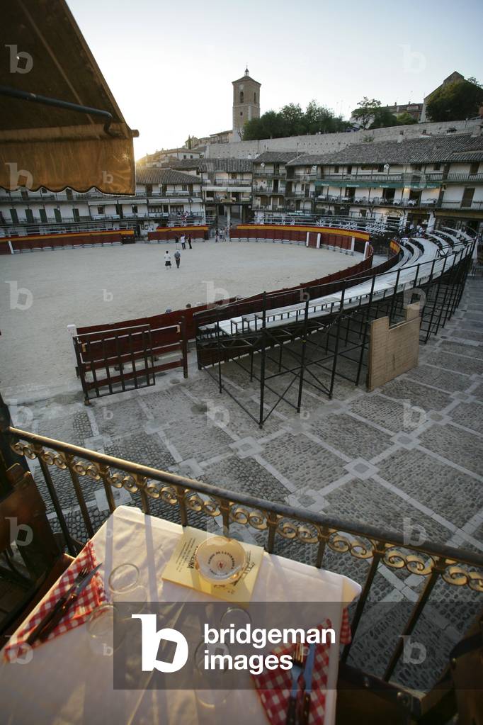 The View Over the Balcony of the Restaurant, Horno Romano, Overlooking Plaza Mayor, the Bullring in Chinchon, South of Madrid, Spain (photo)