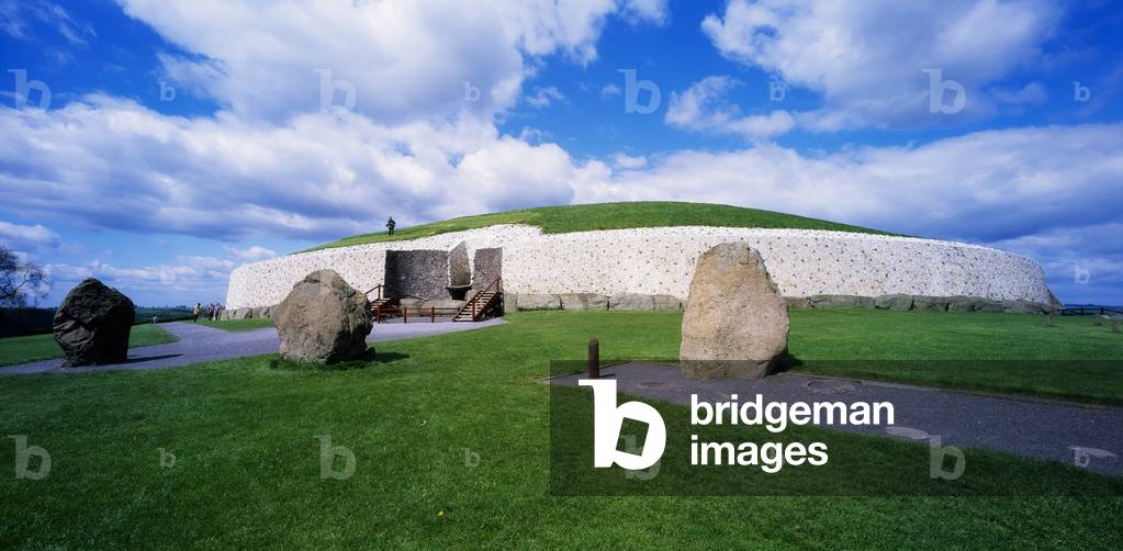 Newgrange, Co Meath, Ireland (photo)