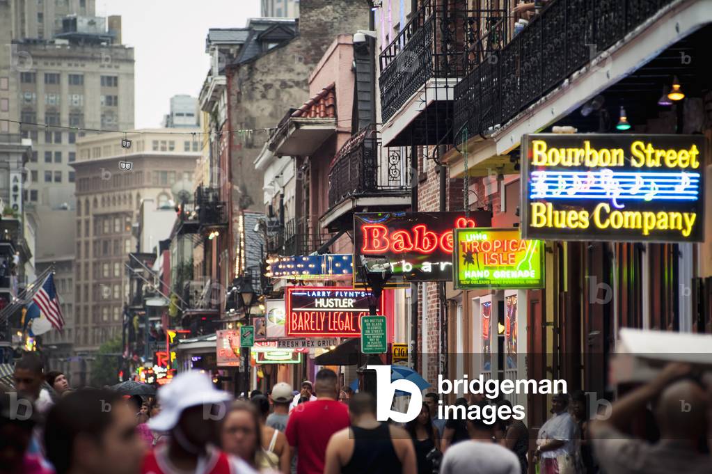 USA, Louisiana, French Quarter, New Orleans, Bourbon Street, View of crowdy street and store signs (photo)