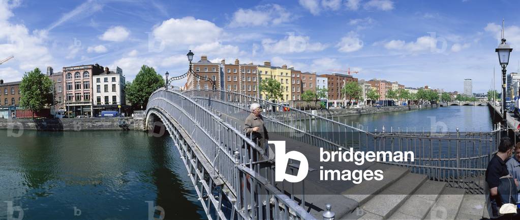 Dublin City, Ireland, Ha'penny Bridge (photo)