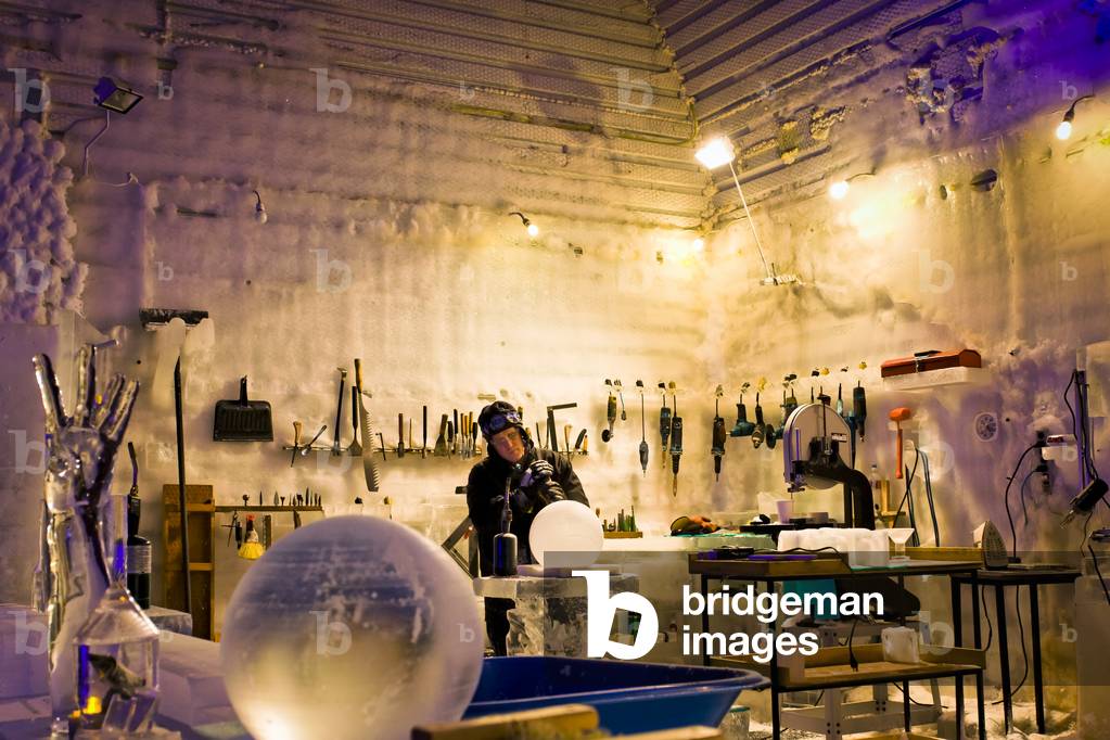 World Champion ice carver Steve Brice working in Aurora Ice 