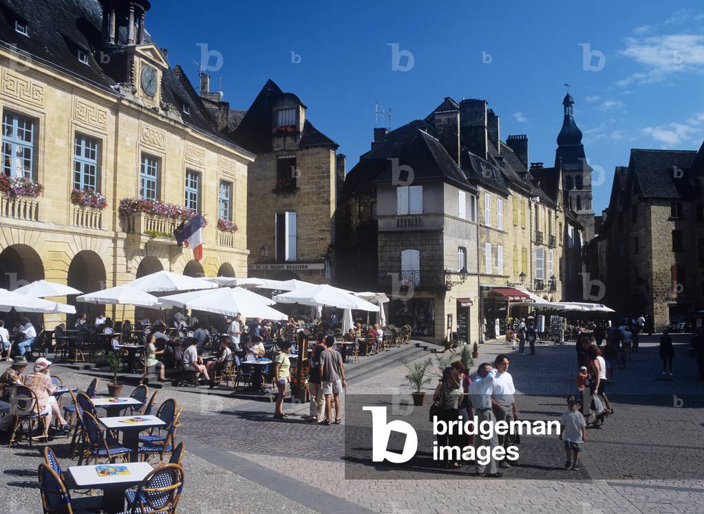 Town Square in Dordogne, Dordogne, France (photo)