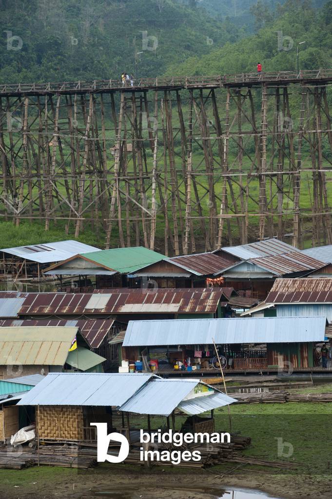 Uttamanusorn (Mon Bridge), Kanchanaburi Province, Thailand (photo)
