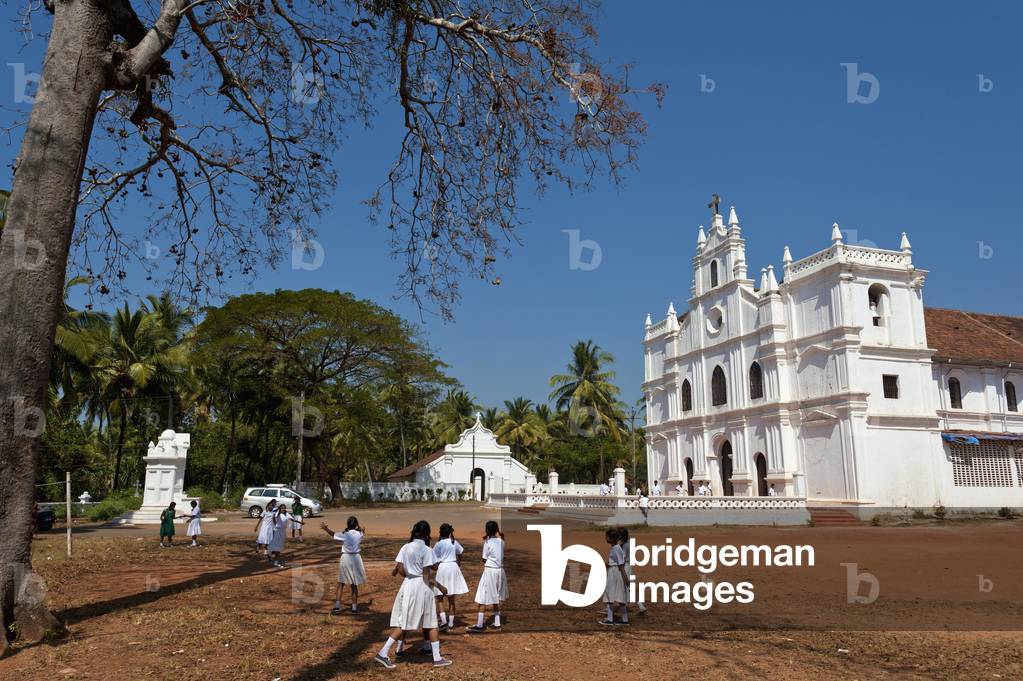 School children playing in front of old Portuguese church, Goa, India (photo)