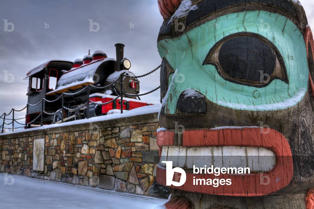 Totem Pole and Train at the Alaska Railroad Depot in Anchorage, Southcentral Alaska, HDR (photo)