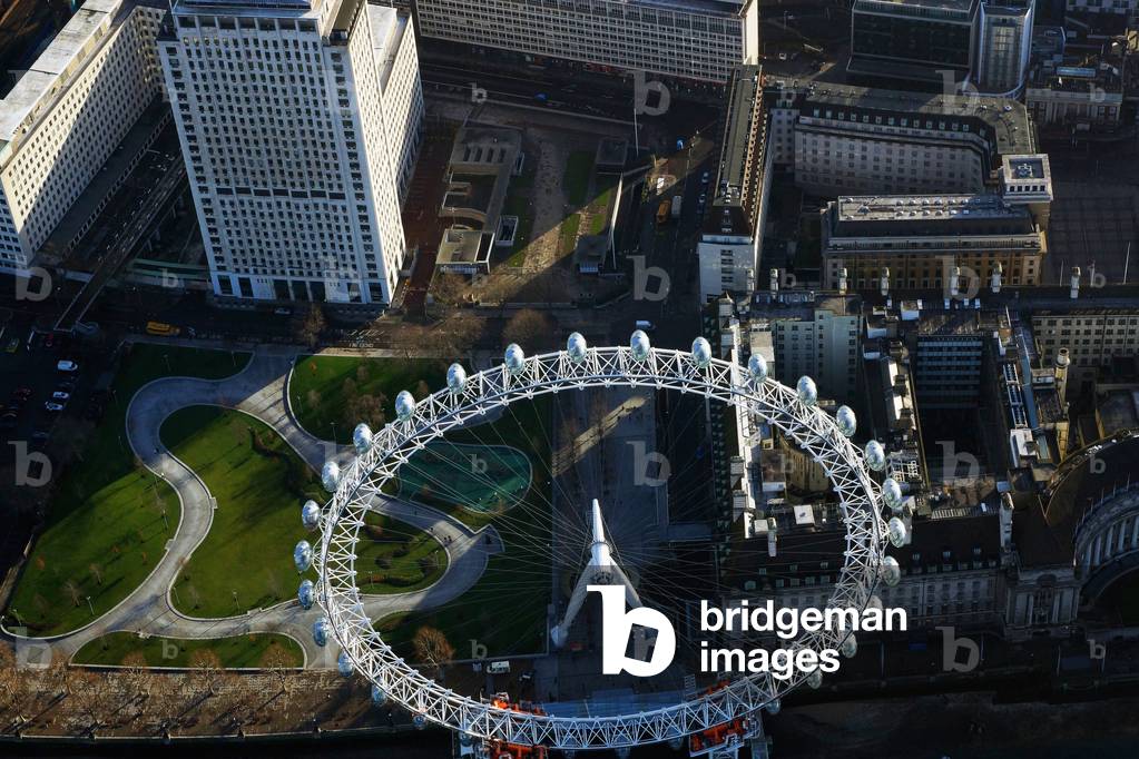 UK, England, UK , Aerial view of London Eye, London (photo)