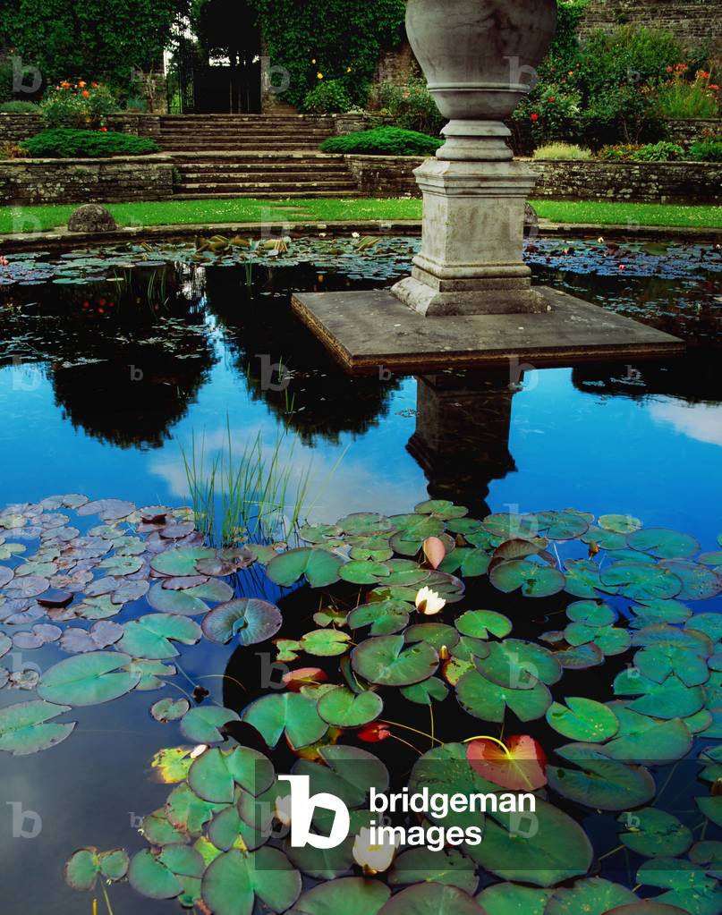 Ballinakill, Co Laois, Ireland, Heywood Gardens, Fountain In The Sunken Garden, Design: Edwin Lutyens (photo)