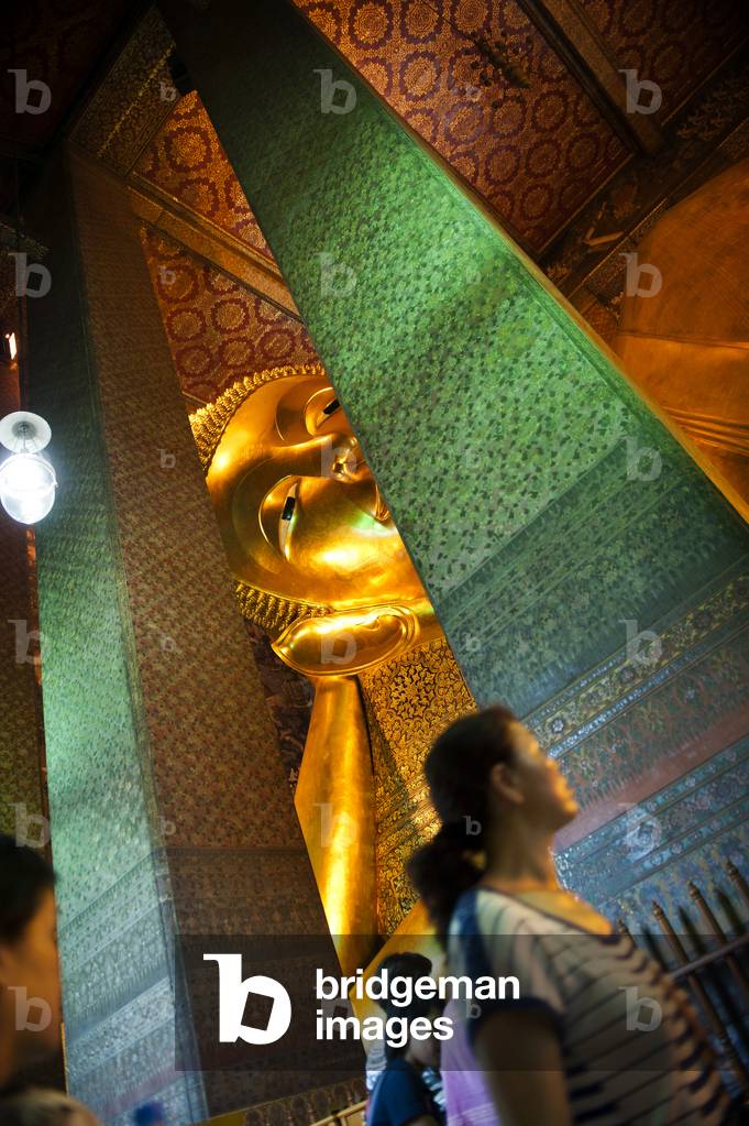 The Reclining Buddha of Wat Pho, Bangkok, Thailand (photo)