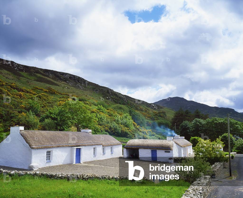 Thatched Cottage Gap Of Mamore, Inishowen, Co Donegal, Ireland (photo)