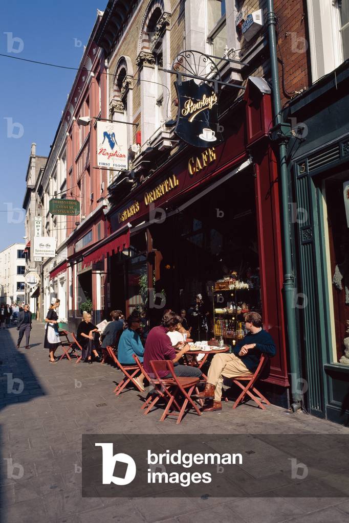 People Eating Outside Bewley's Cafe, Cork, Ireland (photo)