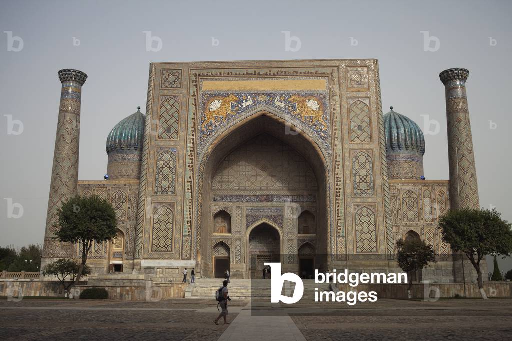 Sher Dor madrassah, Registan Square, Samarkand, Uzbekistan (photo)