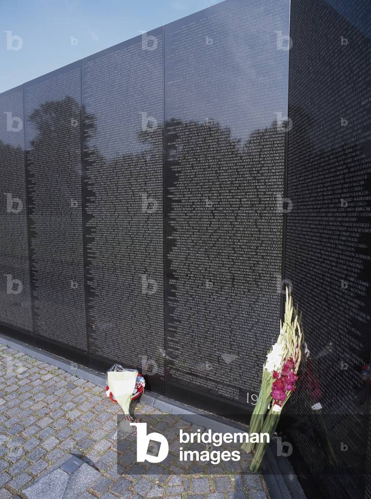 Flowers Left Vietnam War Memorial (photo)