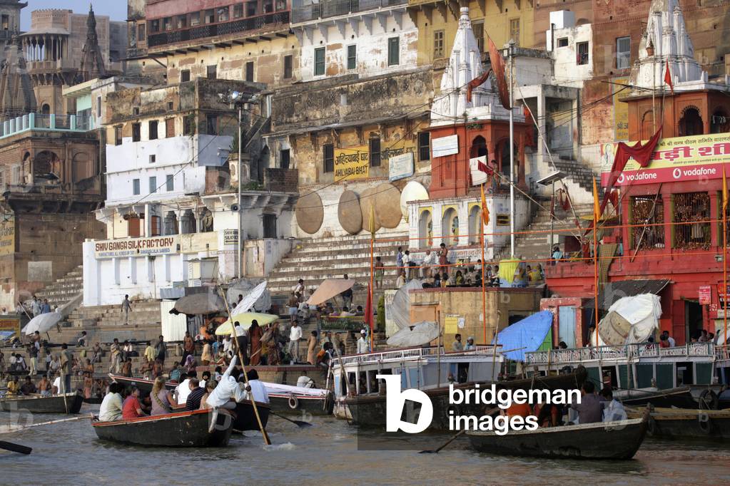 Bathing ghats on the River Ganges, Varanasi, India (photo)