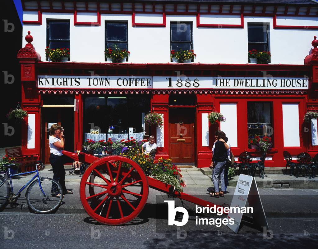 Knightstown,Valentia Island,Co Kerry,Ireland;Exterior View Of An Irish Pub (photo)