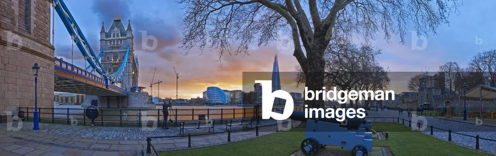 UK, Panoramic view of cityscape at dusk, London (photo)