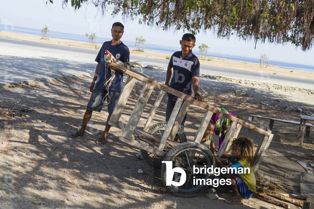 Men and girl by a push cart, Dili, East Timor (photo)