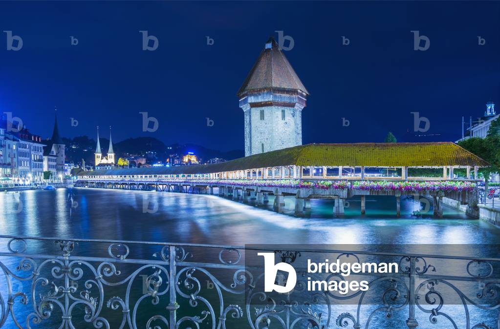 Chapel bridge and Lake Lucerne, Lucerne, Switzerland (photo)