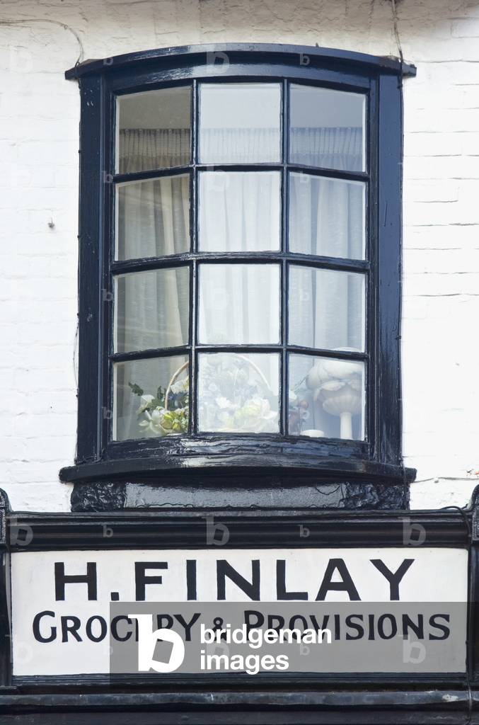 Cafes at Pantiles, Tunbridge Wells, Kent, England, UK (photo)