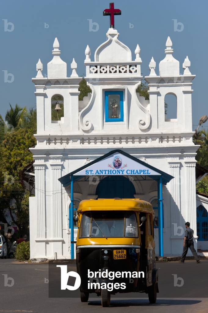 Rickshaw in front of St Anthony Chapel, Goa, India (photo)