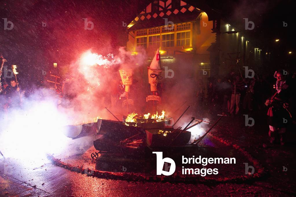 UK, England, UK , East Sussex, Bonfire night, Lewes, Letting off long line of crackers (photo)
