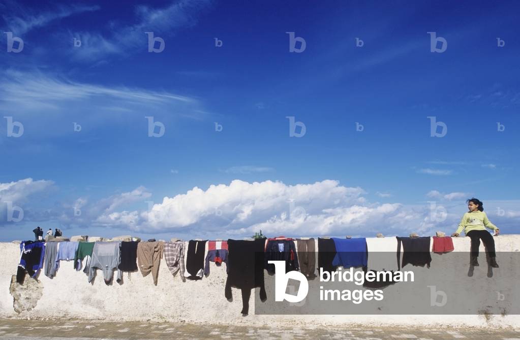 Little Girl Watching Laundry Dry, Blv Sidi Mohamed Ben Abdalalh (photo)