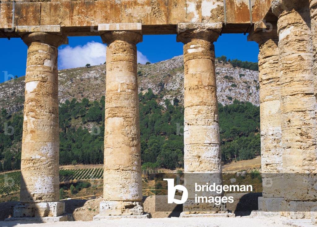 Ruins of the Unfinished Doric Temple at Segesta, Sicily, Italy (photo)
