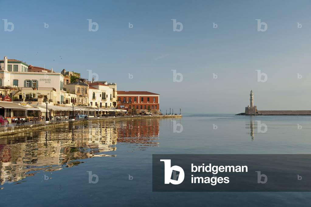 Greece, Crete, View of coastline and harbor at dawn, Chania (photo)