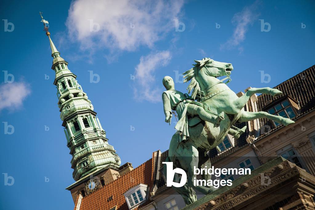 Denmark, Bishop Absalon equestrian statue in Hojbro Plads and views of Nikolaj on the background, Copenhagen (photo)