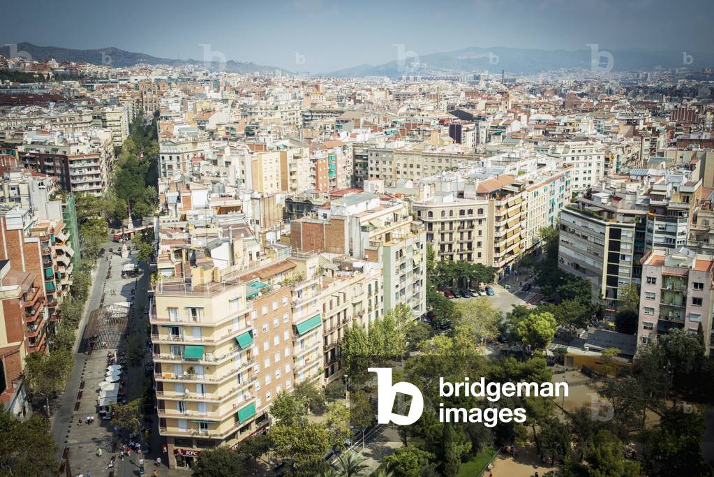 Spain, View of city apartment buildings, Barcelona (photo)