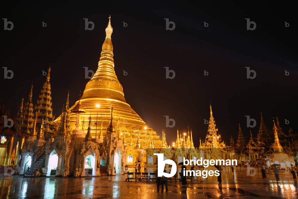Burma/Myanmar, Shwedagon Pagoda at night, Rangoon (photo)