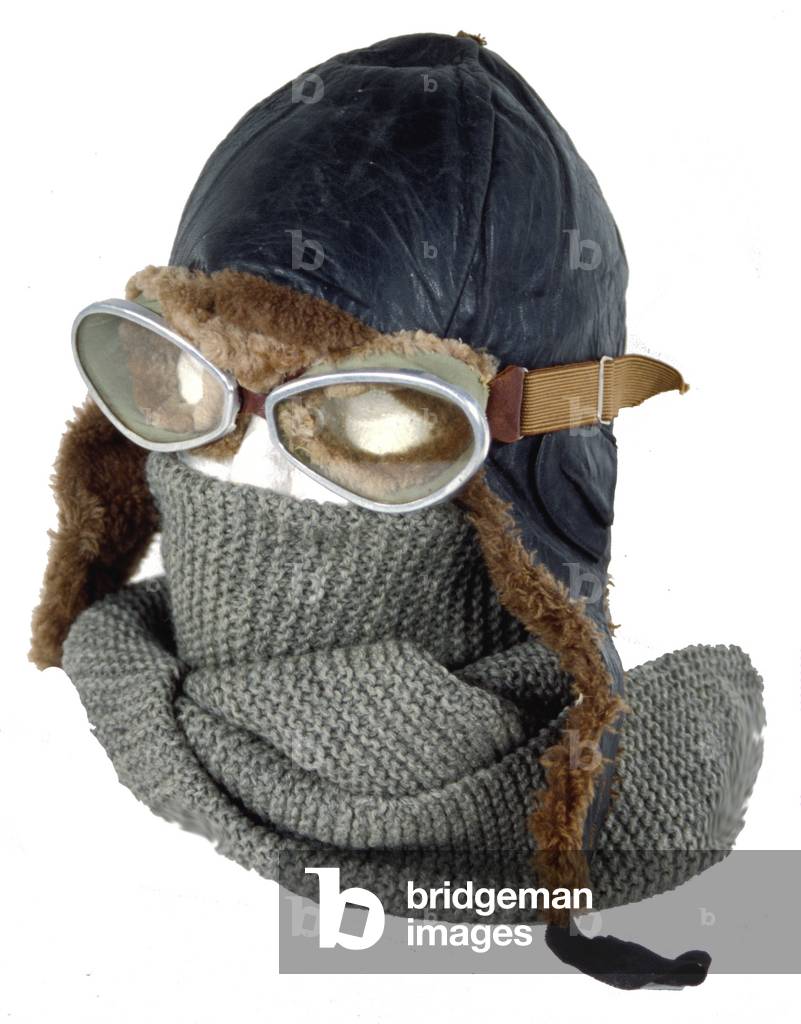 United States, Aviator's leather cap, goggles and muffler