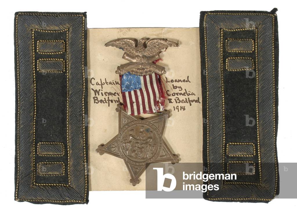 Shoulder straps and GAR medal of Captain Wimer Bedford
