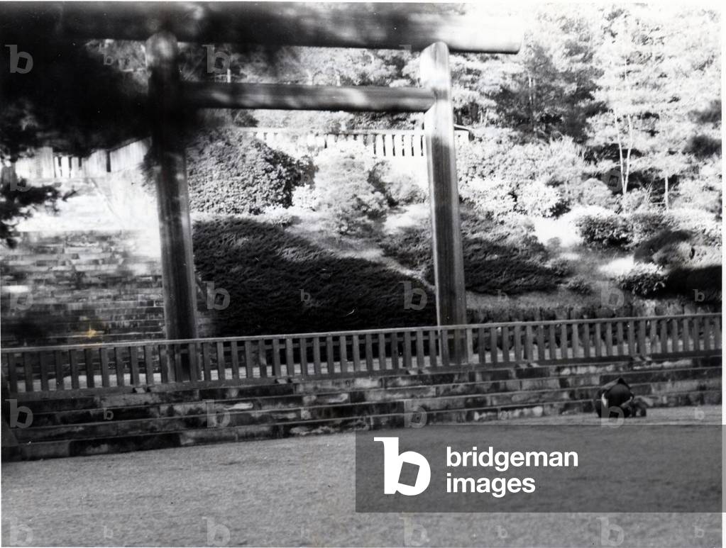 Occupied Japan, 1945 after the surrender.Japanese worshiping Torrie at Emperor's Tomb