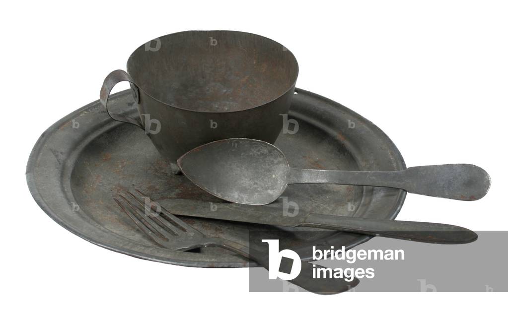 Union soldier's tin plate, cup and eating utensils