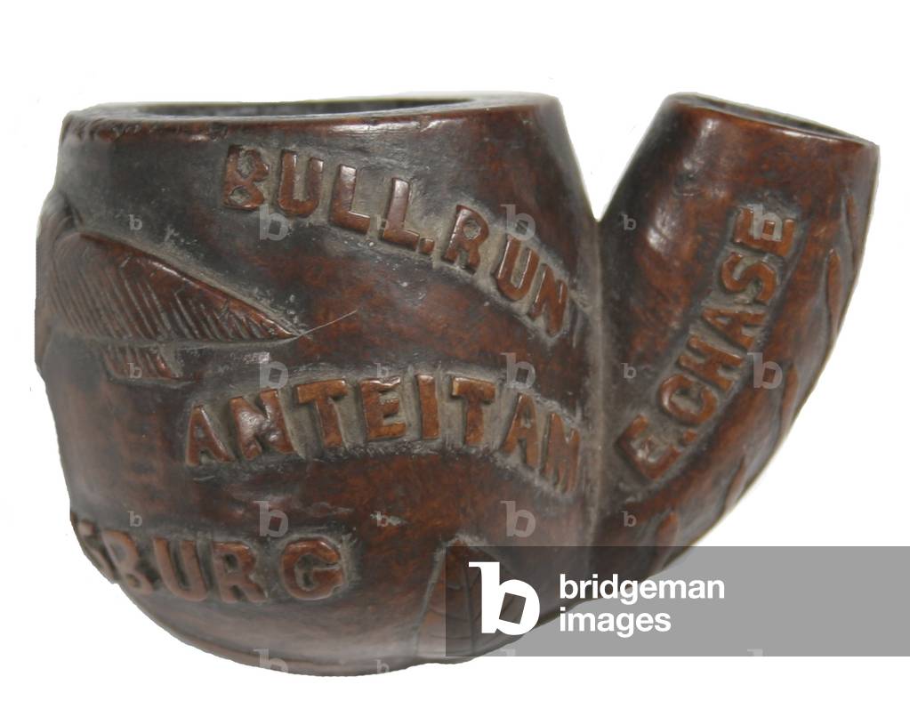 Soldier's smoking pipe with eagle and battles carved on the face