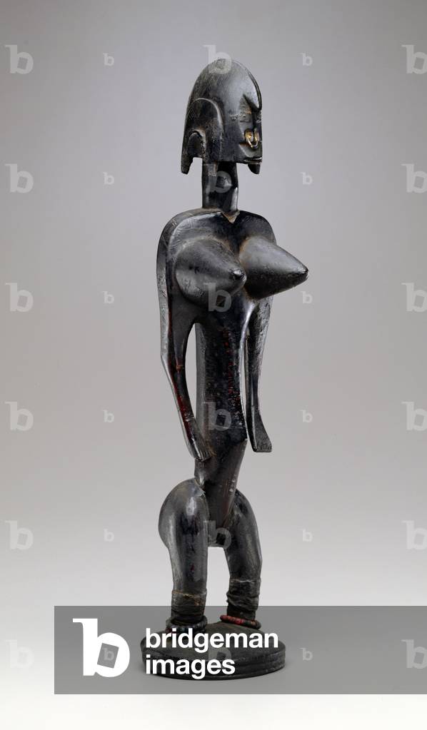 Stehende weibliche Figur, Bamana, Mali, 19. bis 20. Jahrhundert (Holz, Kupfer, Perlen und Metall)