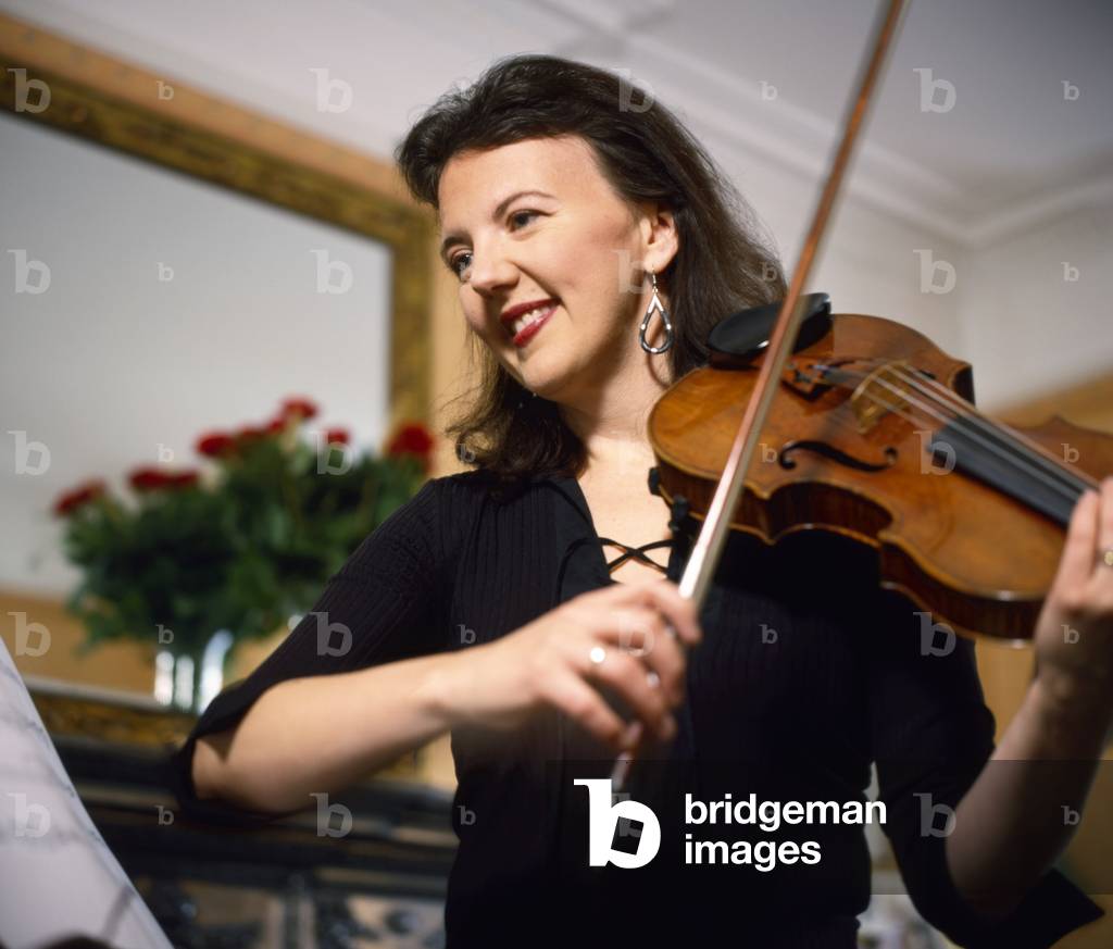 Tasmin Little English violinist