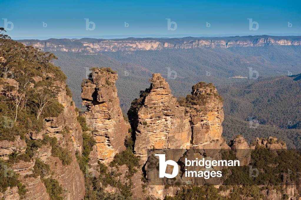 The Three Sisters, Meehni, Wimlah and Gunnedoo, from Echo Point, Katoomba (photo)
