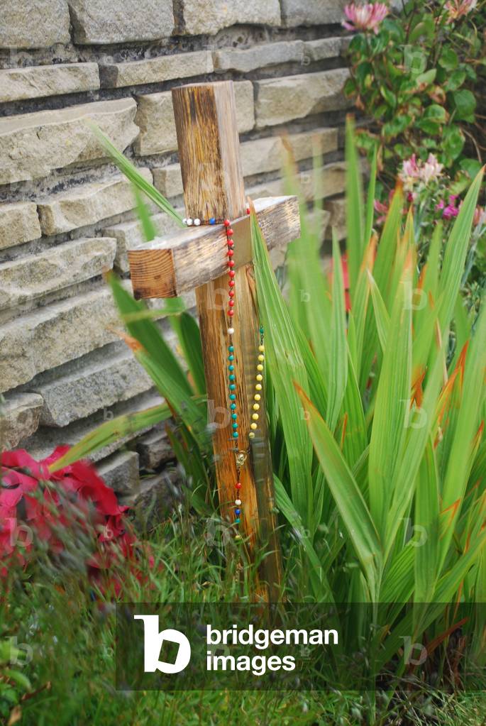 Cross, British Cemetery, San Carlos, Falkland Islands (photo)