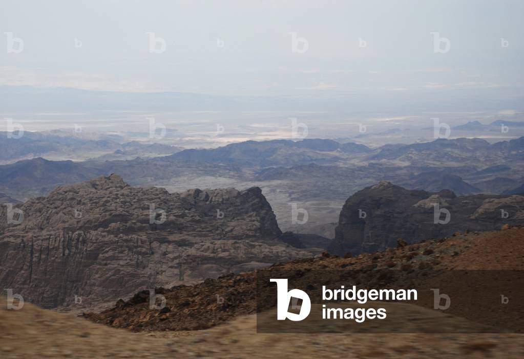 Cliffs near Petra, Jordan (photo)